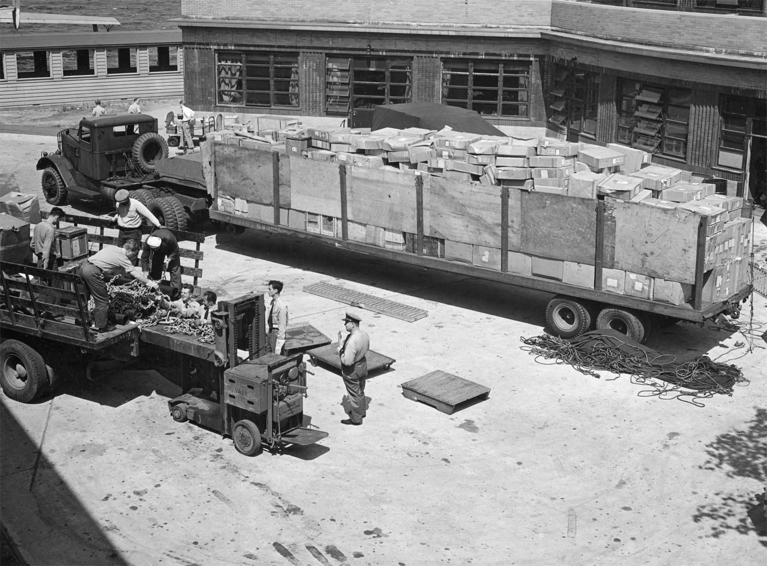 Loading Pan Am Cargo at the Marine Air Terminal (Eric Sorensen collection).