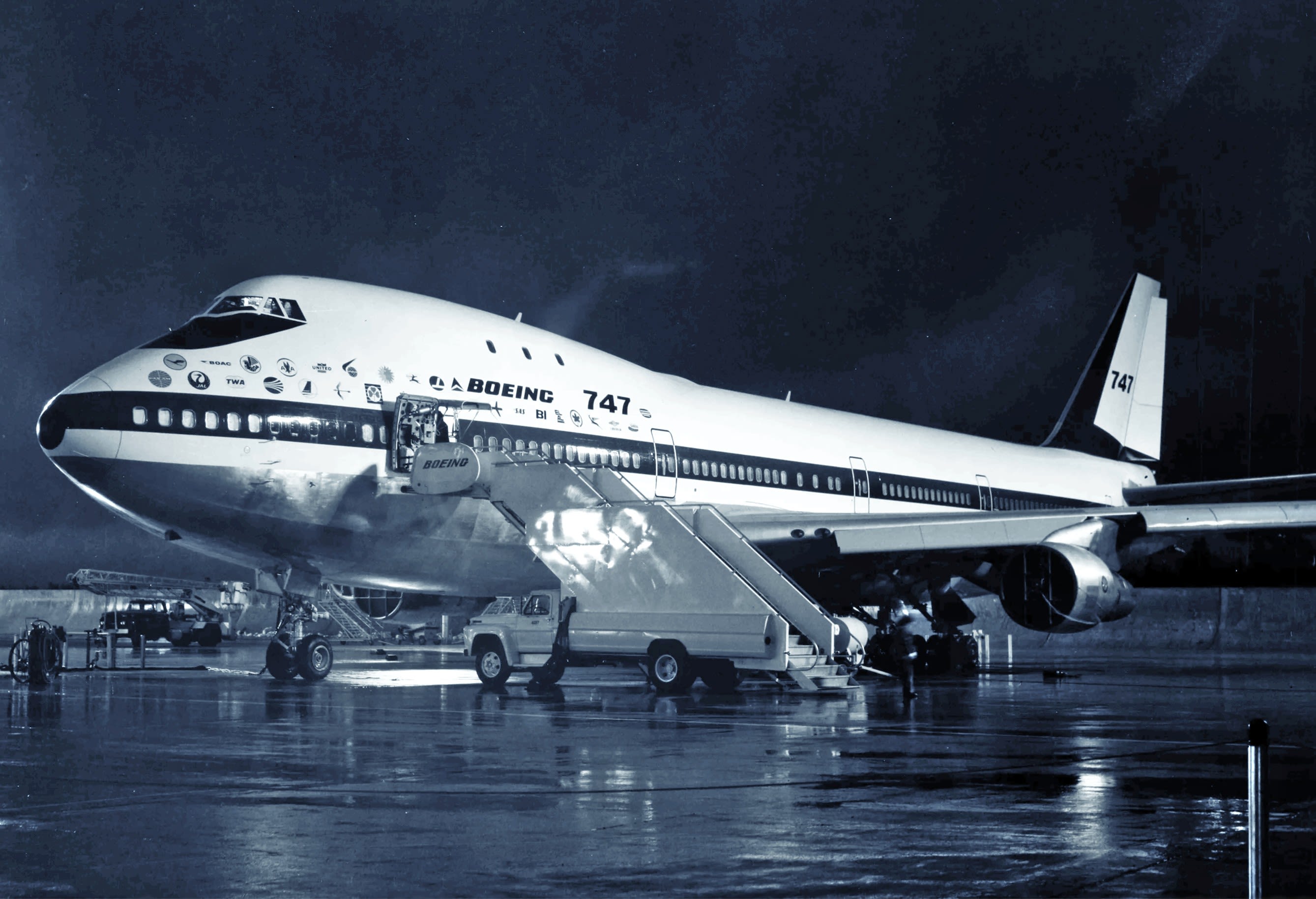 The Boeing 747 displayed to the public for the first time, 09/30/68 (SAS photo, Wikimedia Commons).