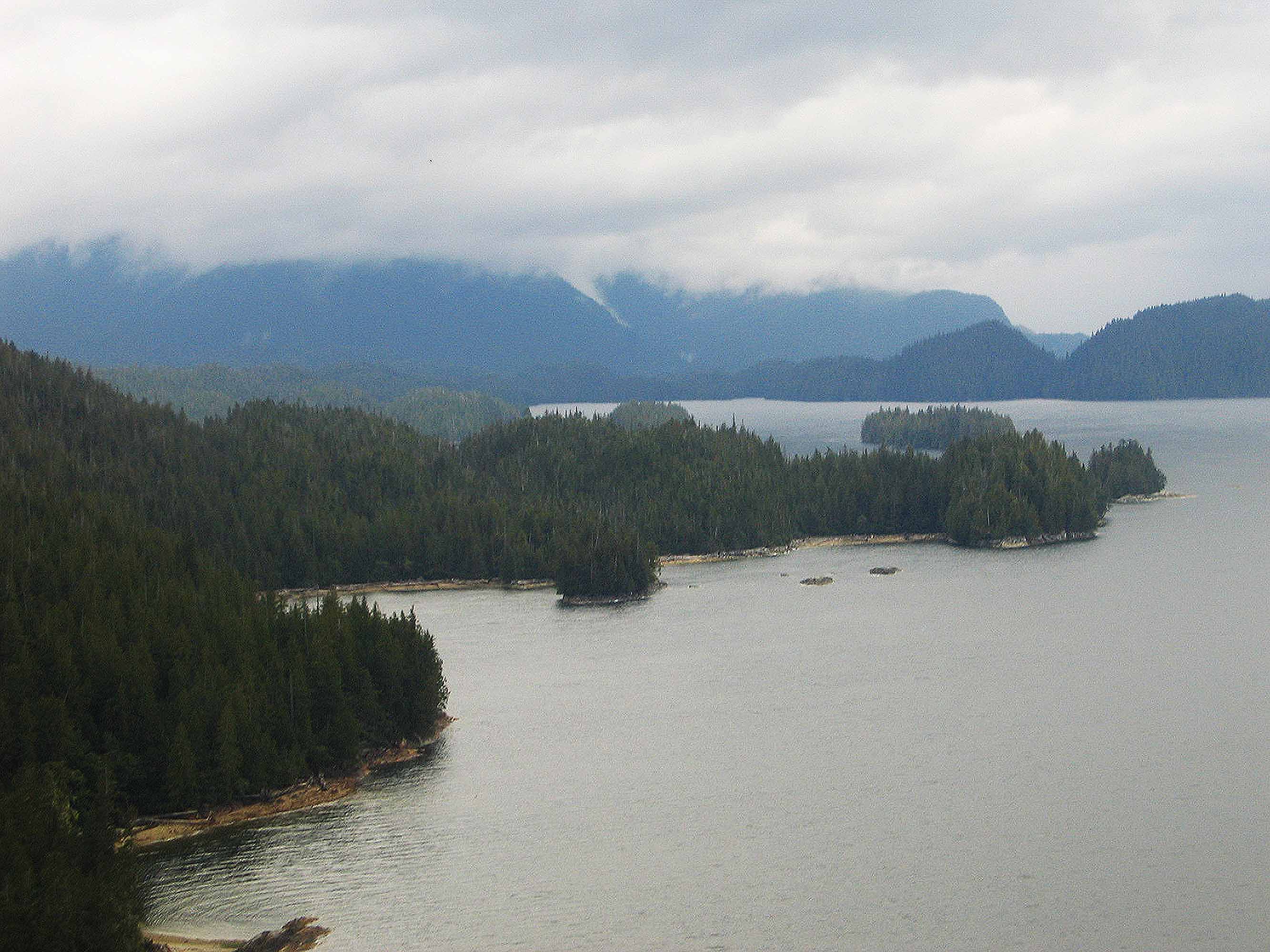 Alaskan Gorge: By ArjunG - Taken by ArjunG from a hydroplane, CC BY-SA 2.5, https://commons.wikimedia.org/w/index.php?curid=497715