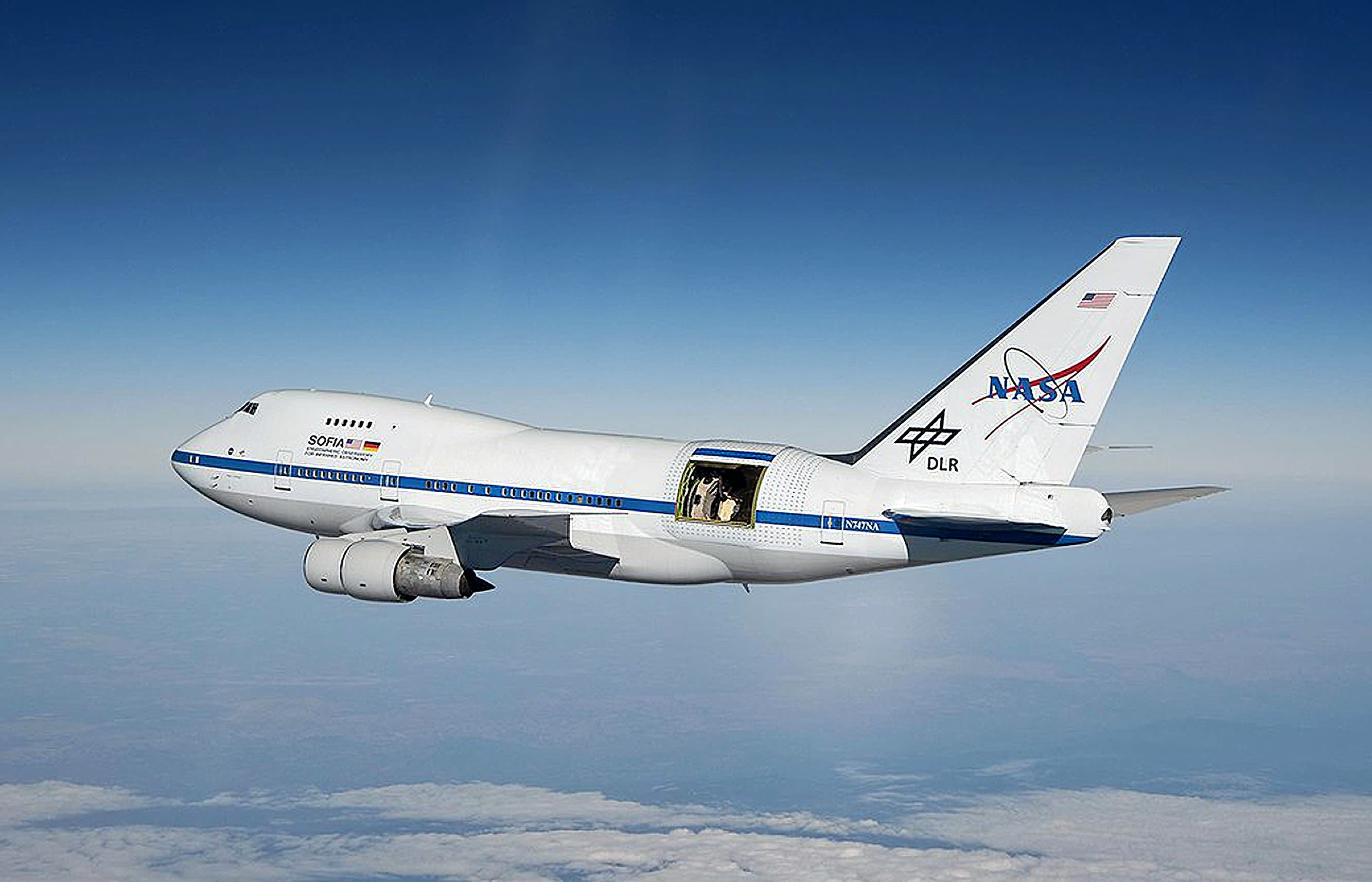 Former Pan Am 747 SP "Clipper Lindbergh" became the SOFIA Flying Infrared Observatory, 16 July 2013, NASA photo / Jim Ross (Wikimedia Commons).