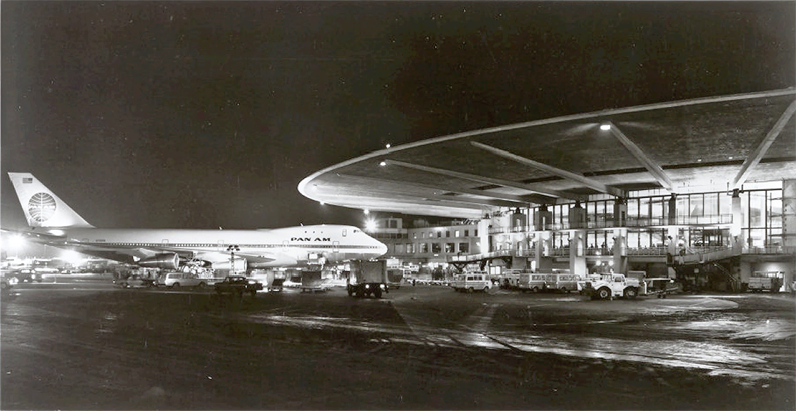 Pan Am's very first 747 commercial flight ready to depart JFK for the 747 Inaugural flight to London (Courtesy, University of Miami Special Collections).