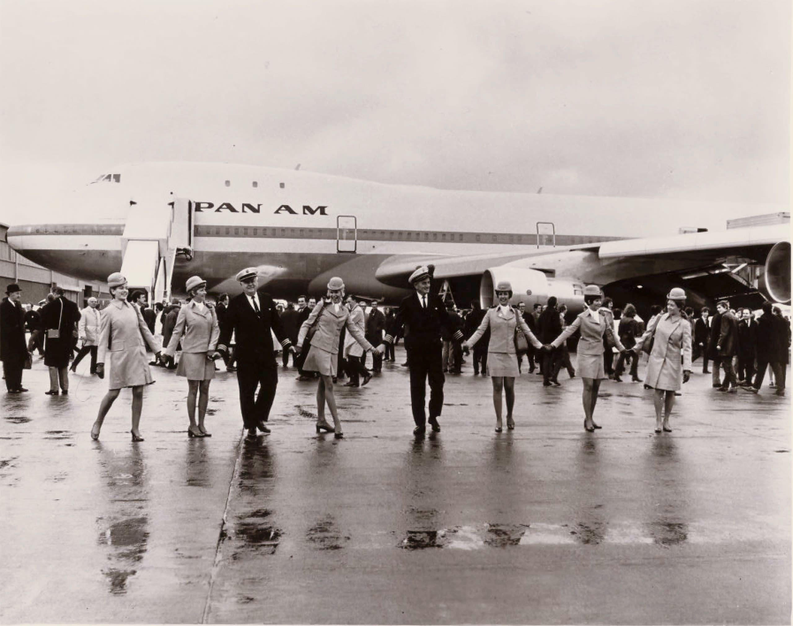Pan Am 747 and crew after landing at LHR London on the first paying passenger flight across the Atlantic from JFK New York, January 22, 1970 (Pan Am Historical Foundation Collection).
