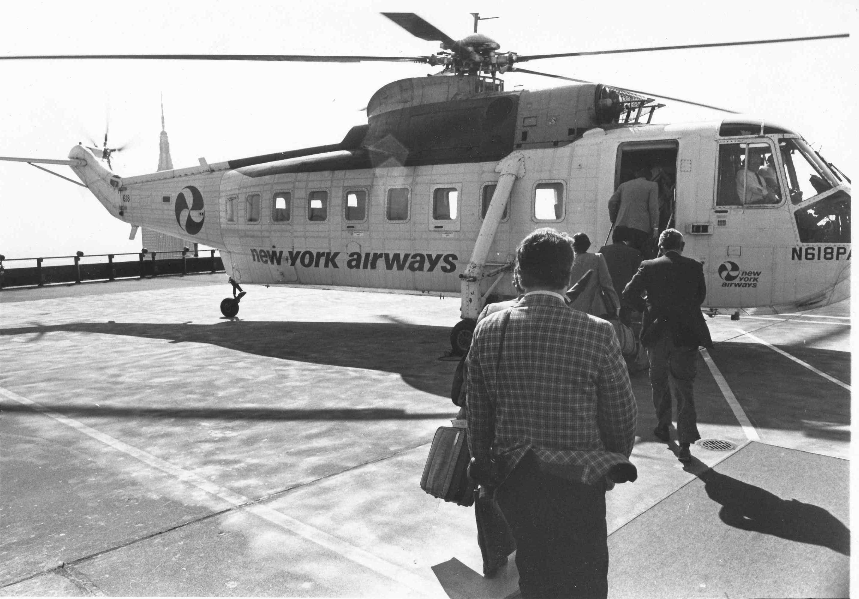 Passengers board a helicopter on the Pan Am Building roof (PAHF Collection).