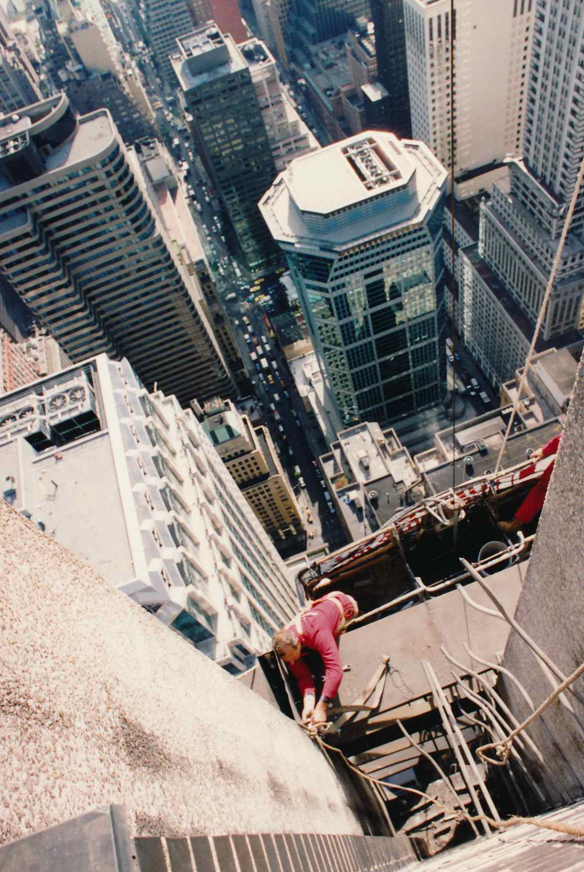 Sign removal from Pan Am Building, 1992. Slide 1 (PAHF Collection).