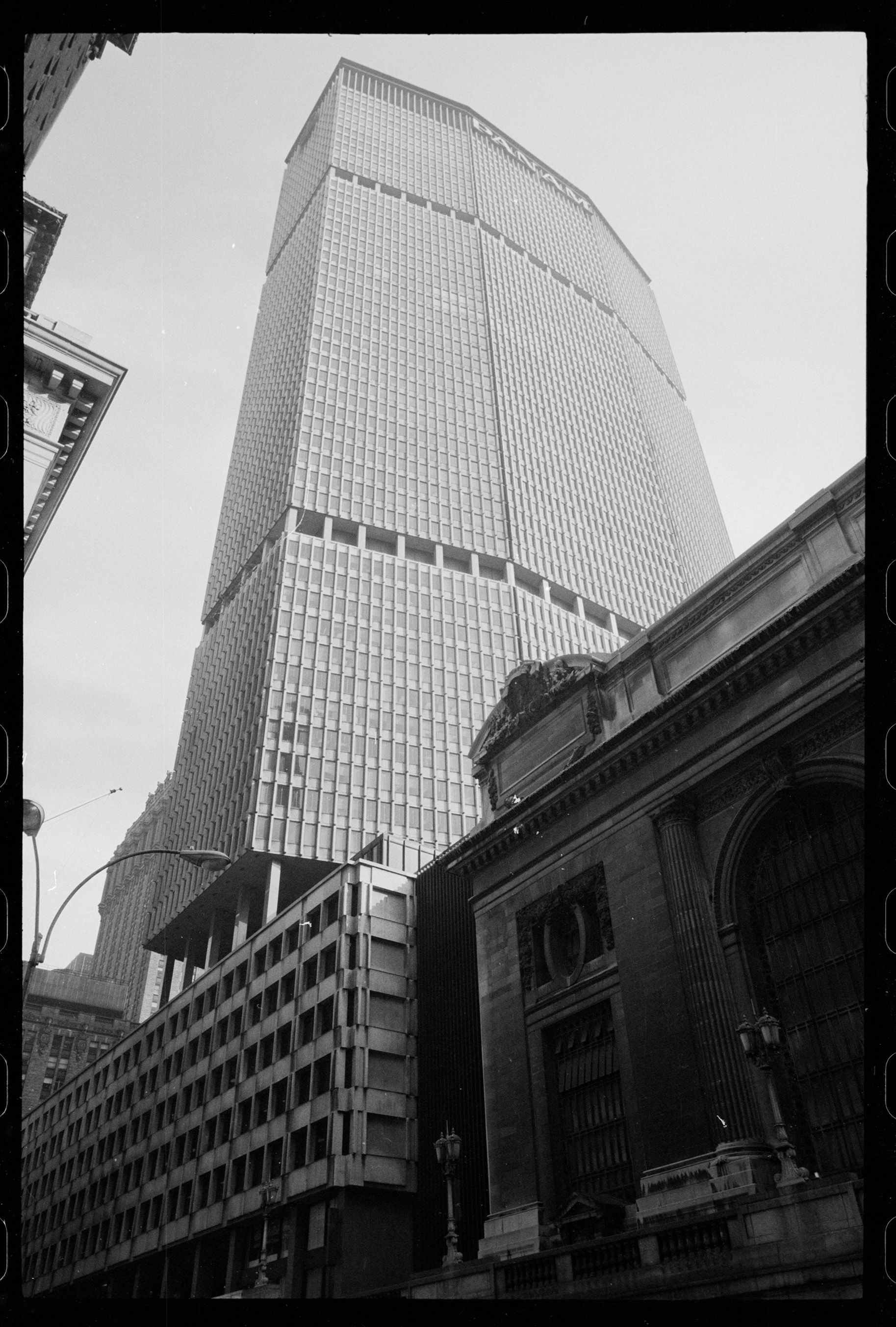 Source: Library of Congress, U.S. News & World Report Magazine Photograph Collection. Pan Am Building New York City, 1974 by Thomas O’Halloran.