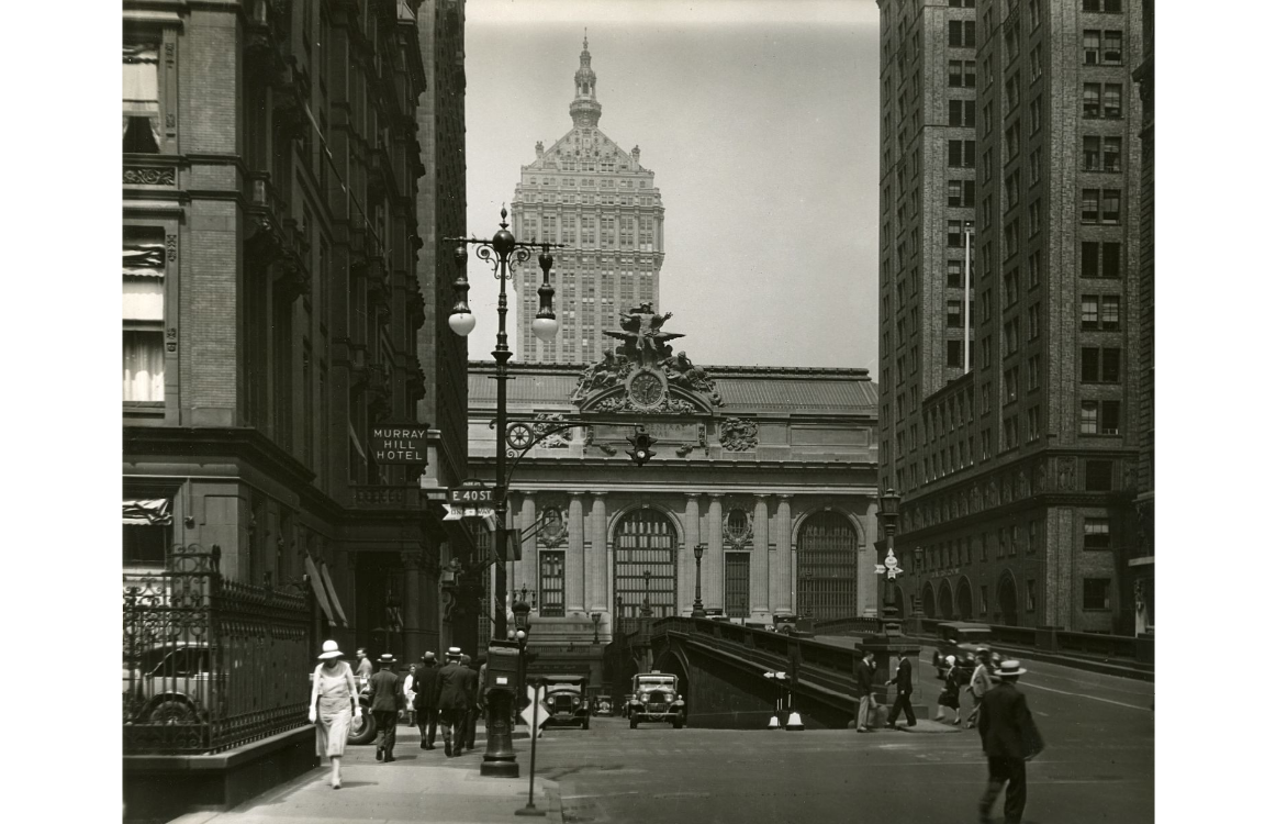 Looking North toward Grand Central from 40th Street in 1932. (Courtesy, New York Historical Society).