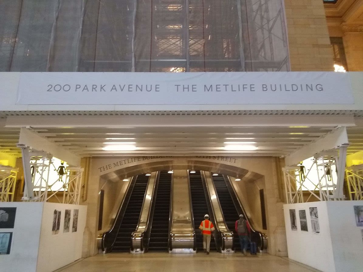 Lobby of the MetLife Building in Manhattan, New York, seen in March 2021 Author: Epicgenius, Ryan Ng (Wikimedia Commons). https://creativecommons.org/licenses/by-sa/4.0/deed.en