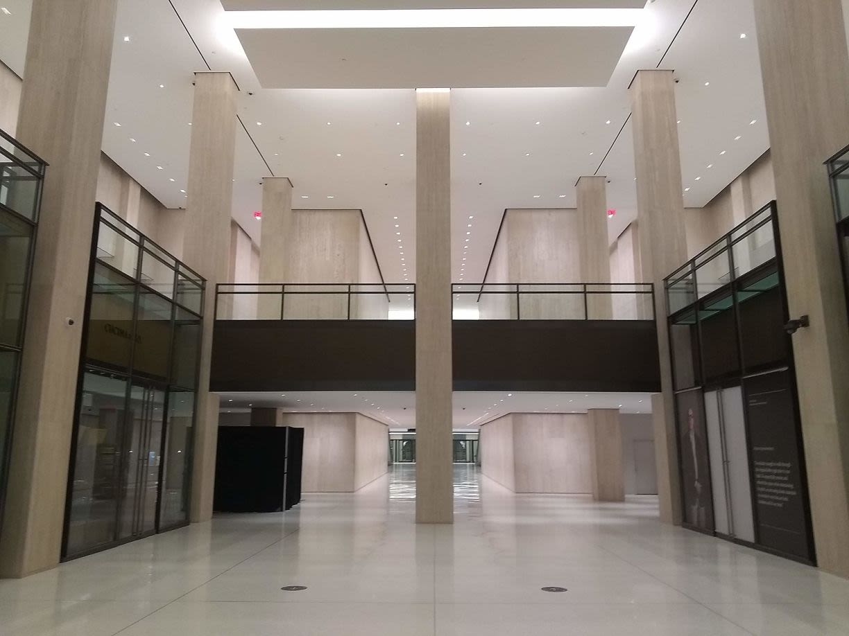 Lobby of the MetLife Building in Manhattan, New York, seen in March 2021 Author: Epicgenius, Ryan Ng (Wikimedia Commons). https://creativecommons.org/licenses/by-sa/4.0/deed.en